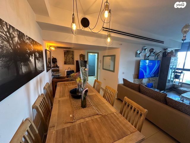 דירה, רמב"ם, ראשון לציון