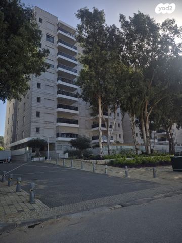 דירה, הפלמ"ח, קדימה צורן