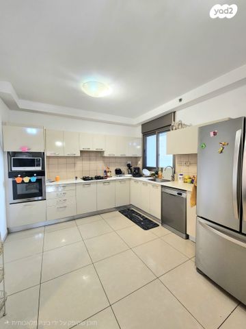 דירה, כפר סבא