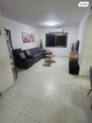 גיורא יוספטל 8