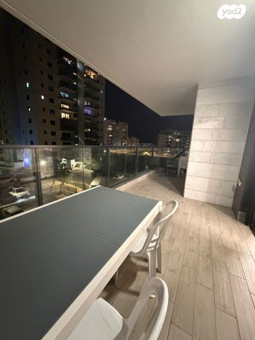 דירה, אריק שרון, נהריה