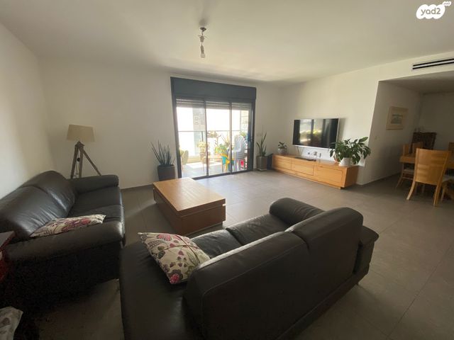 דירה, מרים הנביאה, פסגות אפק, ראש העין