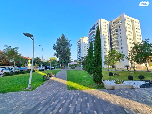 דירה, ז'בוטינסקי, יצחק שדה, אזור