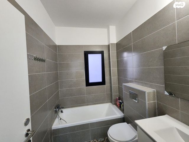 דירה, אריאל שרון, נווה שרון / שער העיר, נתיבות