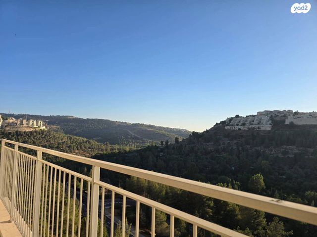 דירה, אדמונד סחייק, מלחה, מנחת, ירושלים