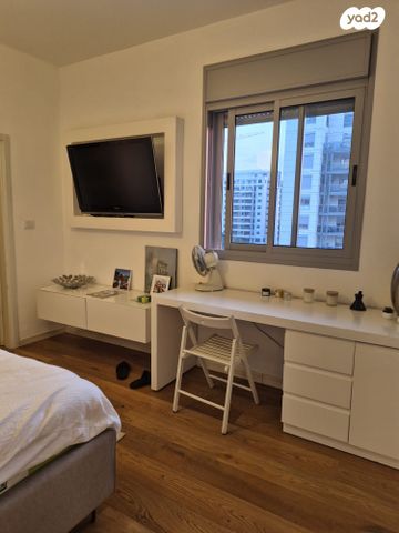 דירה, קדושי השואה, אזורי חן, גימל החדשה, תל אביב יפו