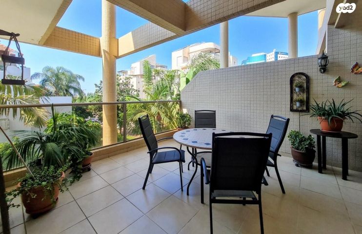 דירה, רעננה