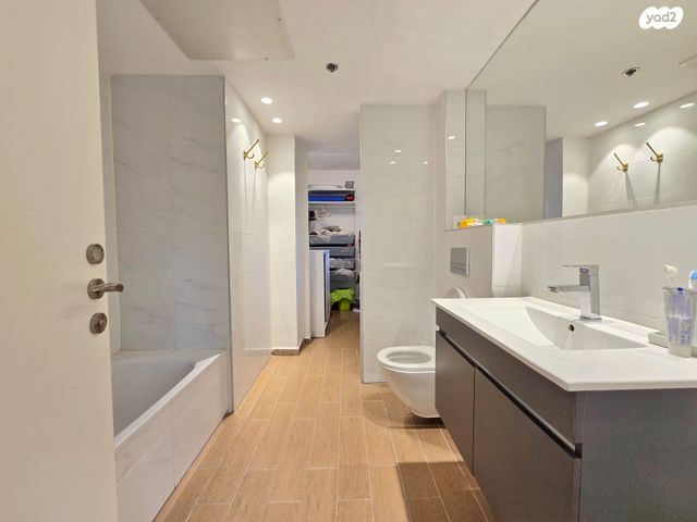 דירה, ז'בוטינסקי, יצחק שדה, אזור