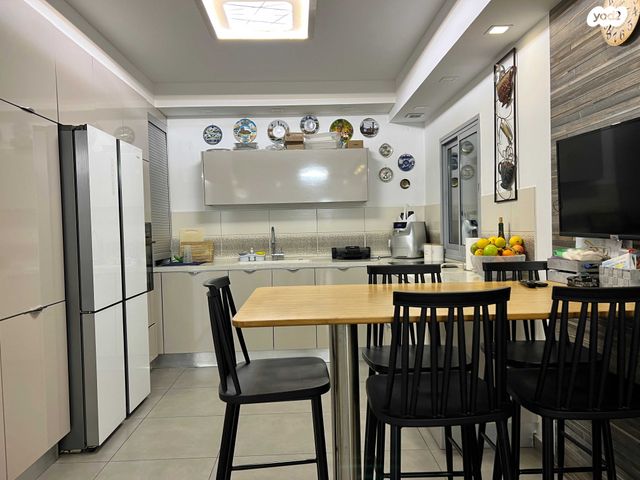 דירת גן, הסיפון, נאות רבין, יבנה