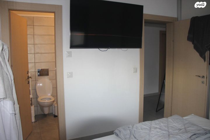 דירה, יעקב תמרי, חצרות המושבה, רחובות