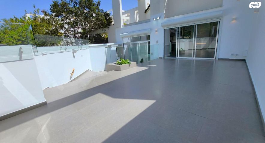 גג/ פנטהאוז, אלכסנדר סשה ארגוב, המשתלה, תל אביב יפו