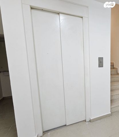 דירת גן, אלון, רמת השרון