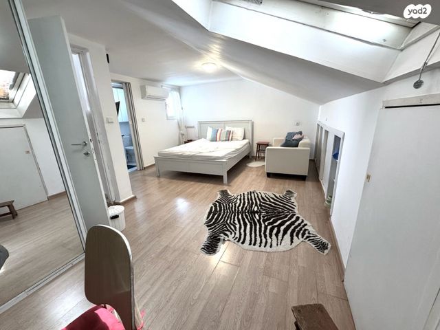 דו משפחתי, א.ד. גורדון, הרצליה הצעירה, הרצליה