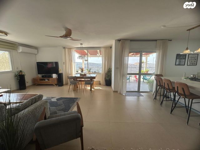 בית פרטי/ קוטג', בית אריה / עופרים