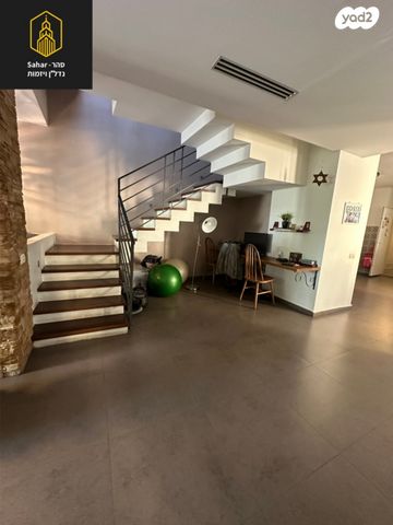 דו משפחתי, שובל, אלפי מנשה