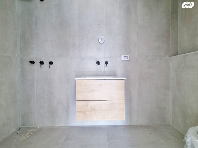 דירה, משה רינת, קרית רבין, חולון