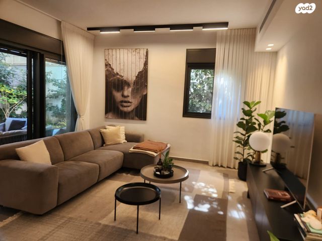 דירת גן, אלון, רמת השרון