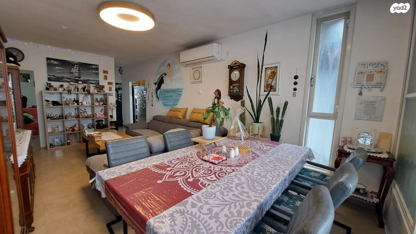 דירה, רמב"ם, ראשון לציון