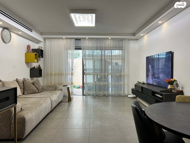 דירת גן, הסיפון, נאות רבין, יבנה