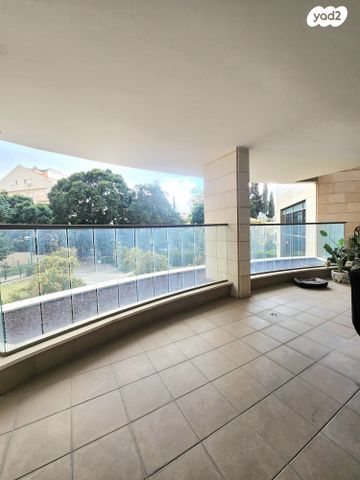 דירה, כפר סבא