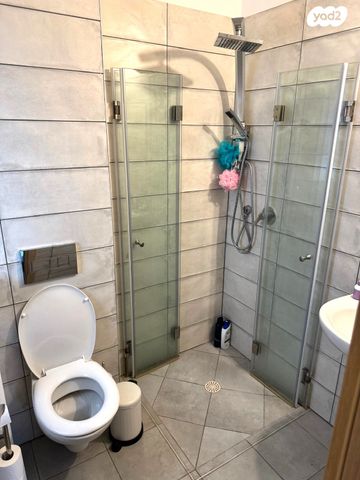 דירה, יעקב תמרי, חצרות המושבה, רחובות