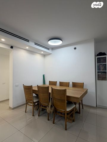 דירה, אריק שרון, נהריה