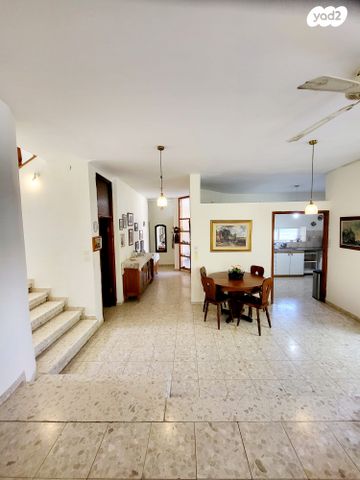 דו משפחתי, נווה הברון, זכרון יעקב