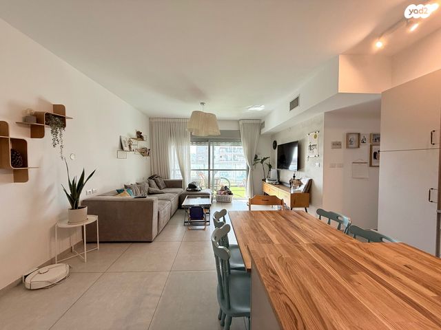 דירה, כפר יונה