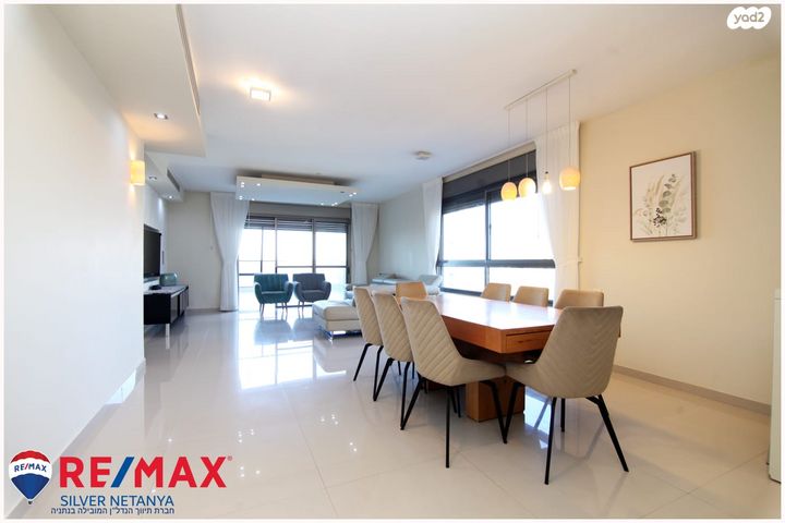 גג/ פנטהאוז, חדרה