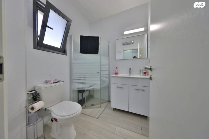 דירה, עפרה חזה, משכנות האומנים, קרית מוצקין