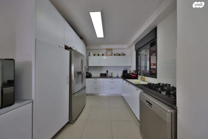 דירה, עפרה חזה, משכנות האומנים, קרית מוצקין