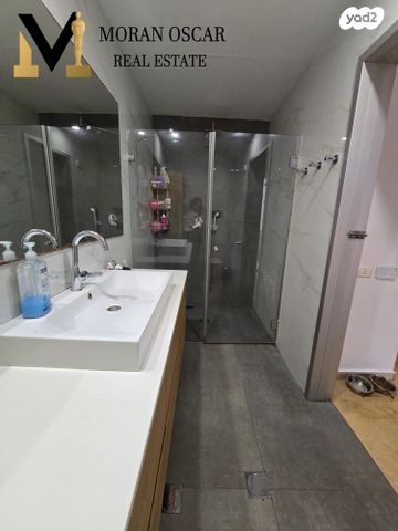 דירת גן, שרה אהרונסון 5, אזור הבילויים, רמת גן