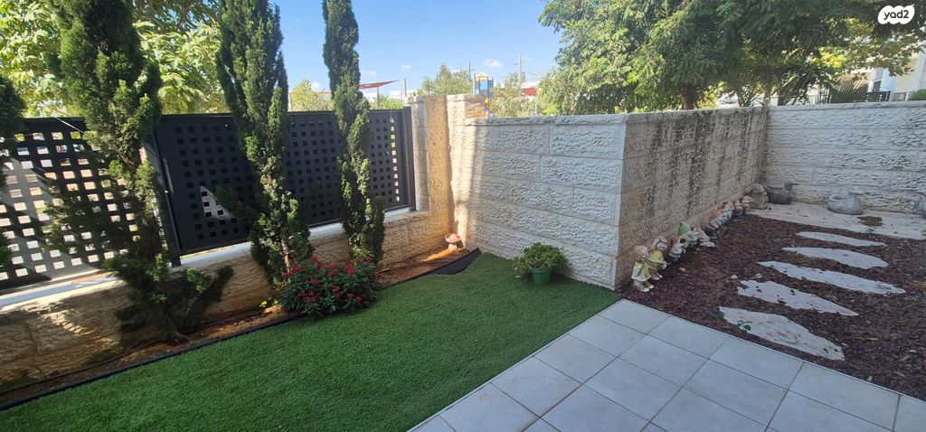 דירת גן, פסגות אפק, ראש העין