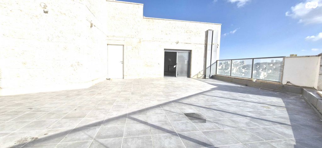 גג/ פנטהאוז, פרופ' יום טוב עסיס 3, פסגת זאב, ירושלים