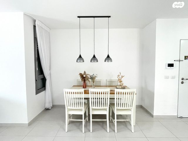 דירה, קלמן ביאלר, רחובות החדשה, רחובות