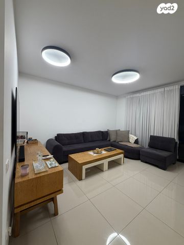 דירה, אריק שרון, נהריה