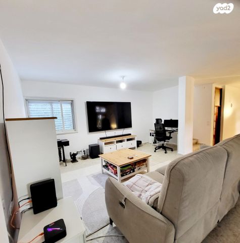 דו משפחתי, נווה הברון, זכרון יעקב