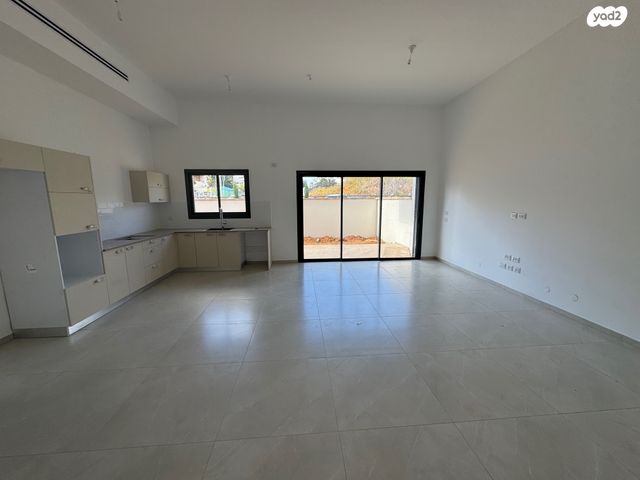 דירת גן, נווה זמר, רעננה