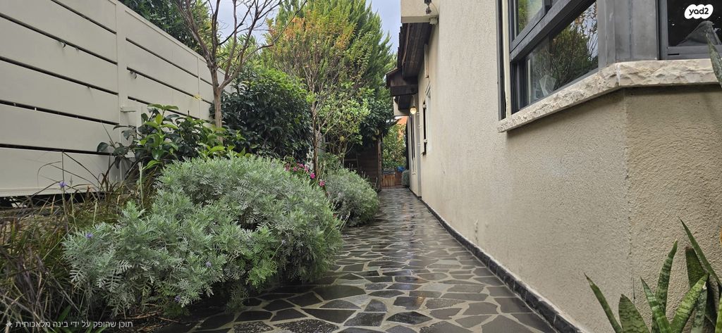 דו משפחתי, צור יגאל, כוכב יאיר / צור יגאל