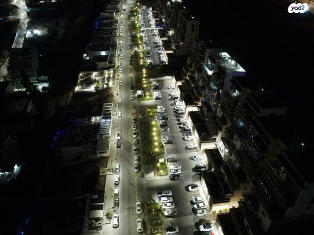 דירה, אסתר המלכה, האצטדיון, טבריה