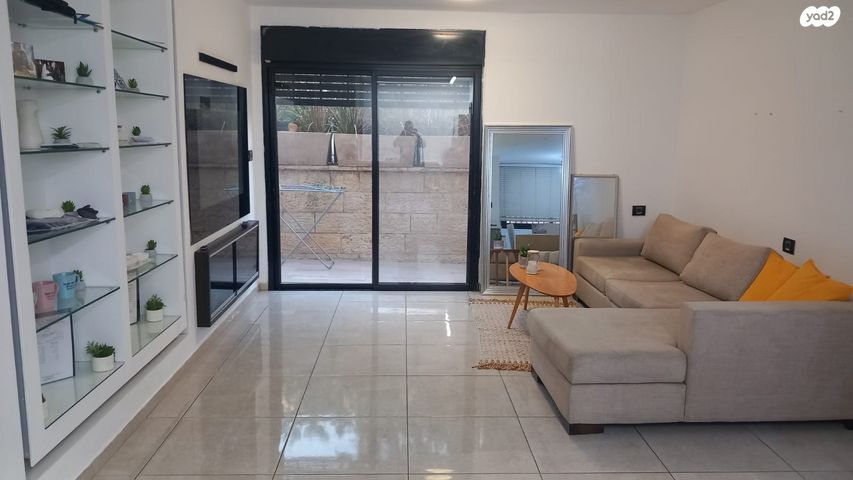 דירת גן, מודיעין מכבים רעות