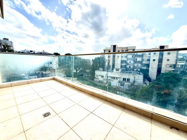 דירה, שמואל הנגיד 7, הרצליה