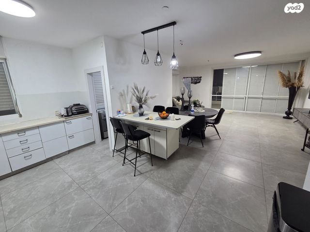 גג/ פנטהאוז, בעל שם טוב, מרכז העיר, קרית אתא