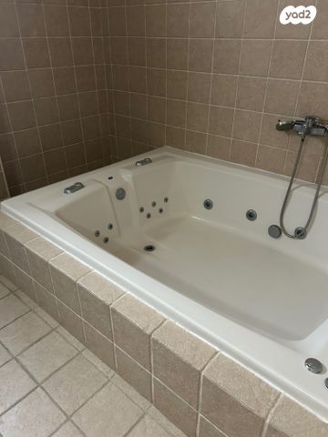 גג/ פנטהאוז, מורן, שיכון עובדים, טבריה