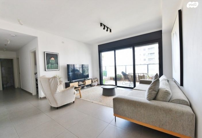 דירה, יצחק נבון, נאות אריאל שרון, קרית אונו