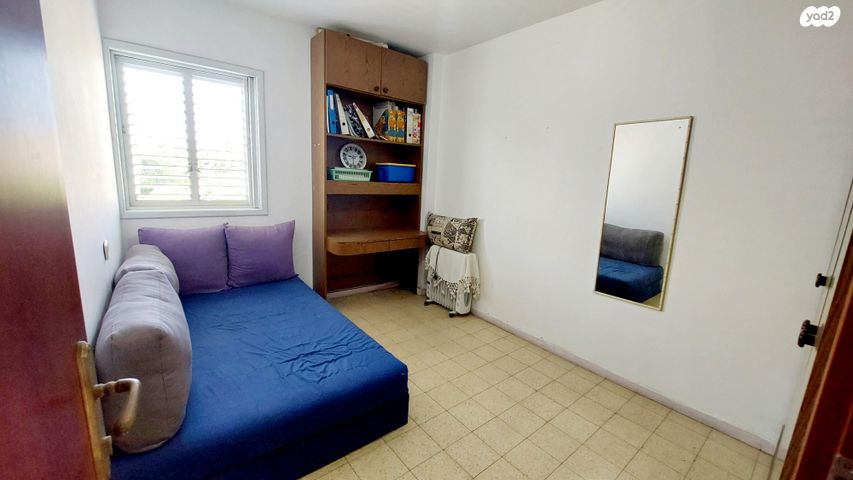 דירה, אלי כהן, בת ים