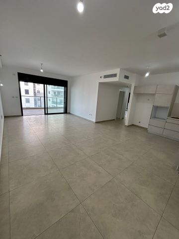 דירה, אמנון ליפקין שחק, נוף הטיילת, נתניה