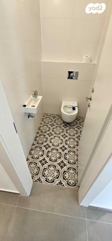 דירה, הרב מרדכי אליהו, כרמי הנדיב, אחוזת רוטנר, קרית מלאכי