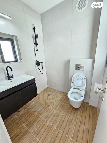 דירת גן, הרב מרדכי אליהו, כרמי הנדיב, אחוזת רוטנר, קרית מלאכי