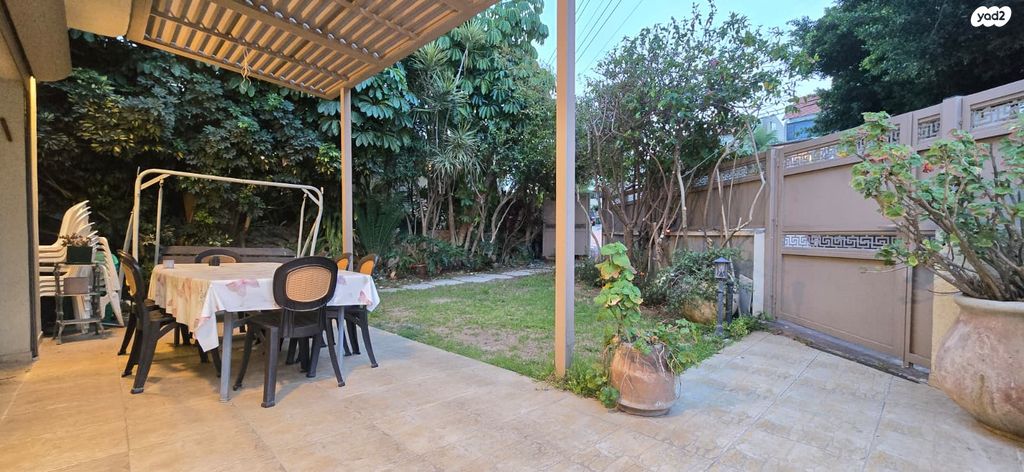 דו משפחתי, שערי תקווה